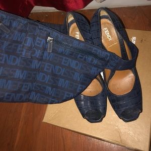 Not for sale.tonight I’m cleaning out my closet 🧹